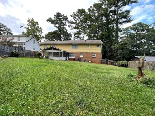 Building Photo - 1675 Lake Lucerne Rd SW