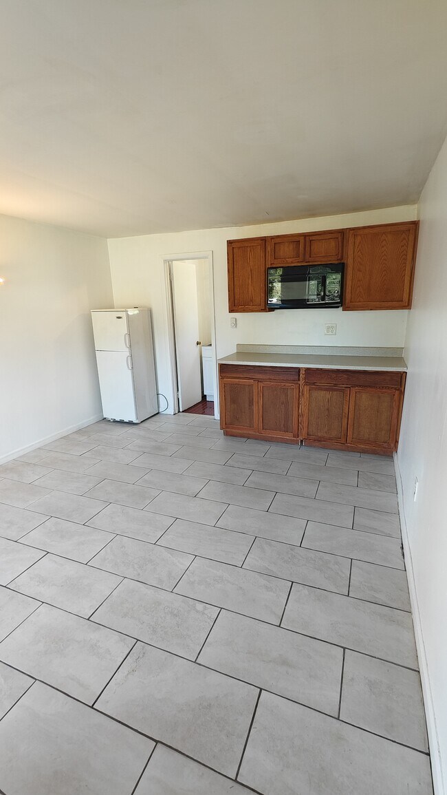 Building Photo - Hideout Rooms