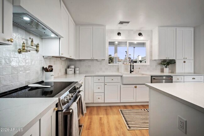 Building Photo - 8513 E Indianola Ave