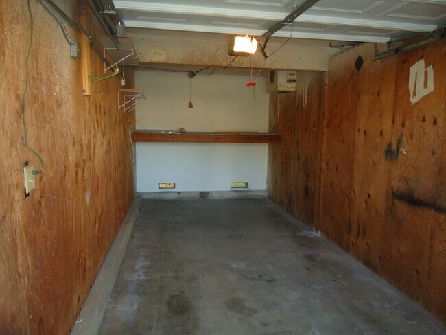 Building Photo - 17762 Paseo Cir