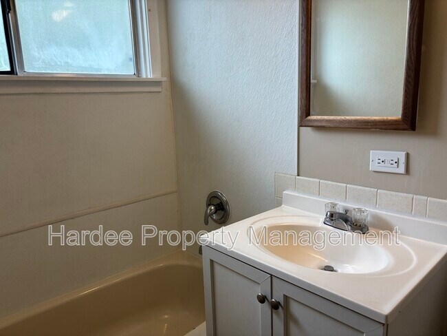 Building Photo - 2714 Kathryn St