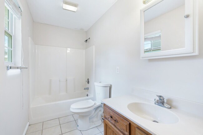 Building Photo - 182 Megan Ln