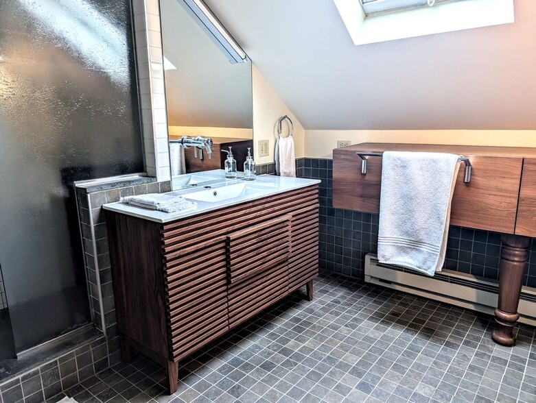 3rd floor bathroom - 38 Melville Ave