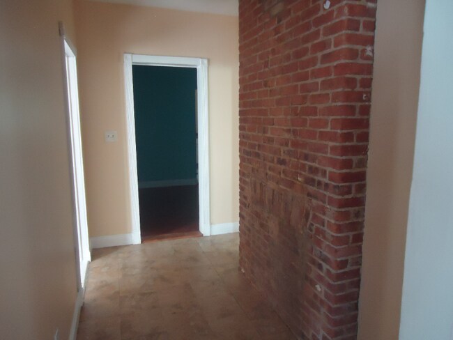 Building Photo - 146 Hudson Ave