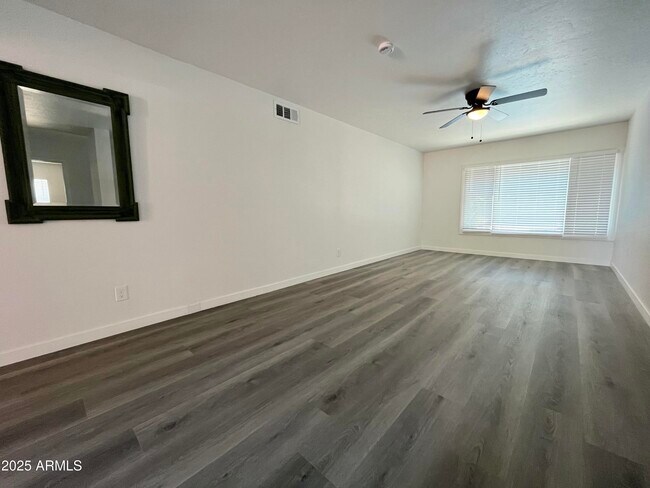 Building Photo - 14441 N 38th Ave