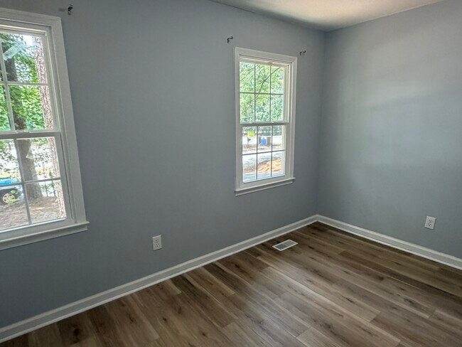 Building Photo - 839 Barringer Dr