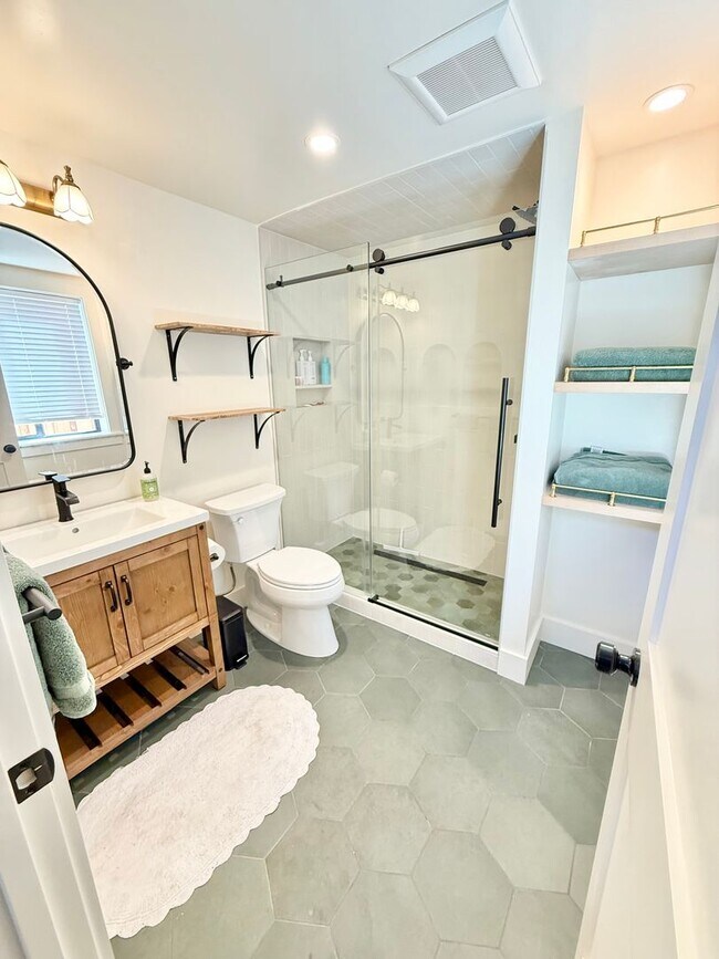 Building Photo - Beautiful Furnished New Construction Calis...