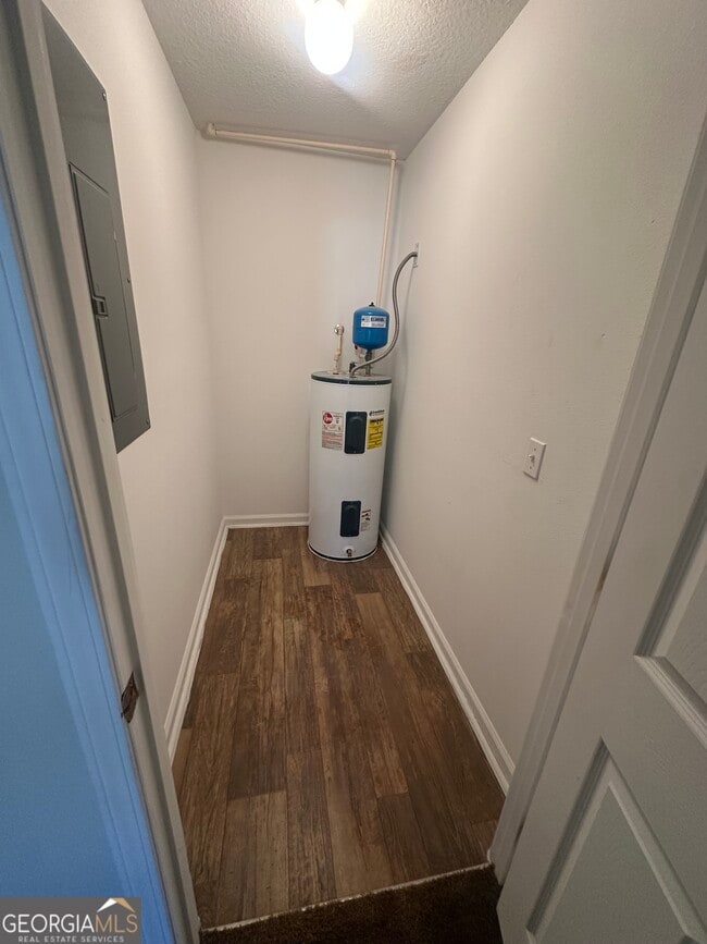 Building Photo - 409 E Lawnwood Ave