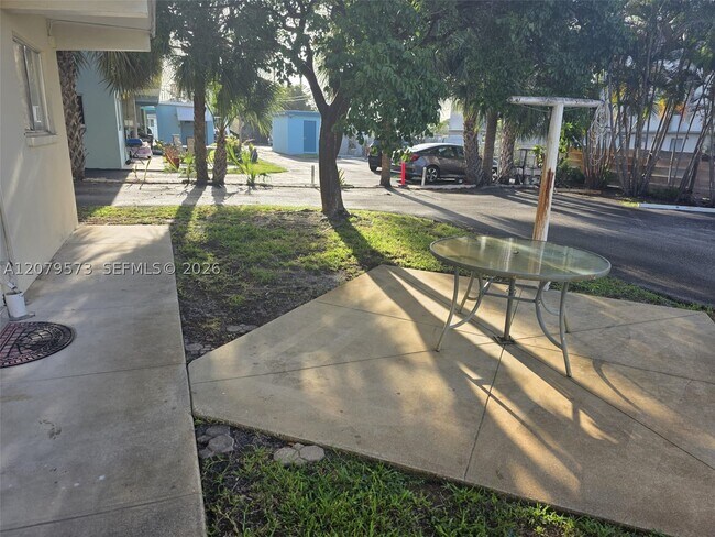 Building Photo - 715 NW 30th Ct