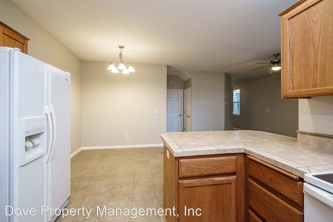 Building Photo - 3 br, 2.5 bath House - 12412 NE 70th Circle