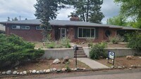 Building Photo - 3 Bed, 3 Bath with Downstairs Kitchenette ...