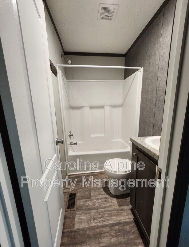 Building Photo - 220 Starling Ln