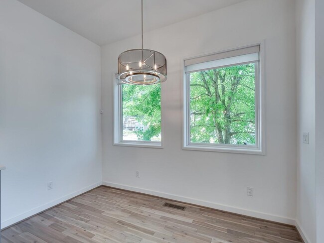 Building Photo - 520 Wabash Ave NE