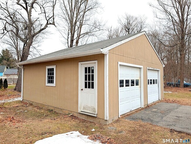 Building Photo - 434 Main St