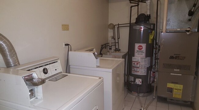 Building Photo - 1520 W Superior St