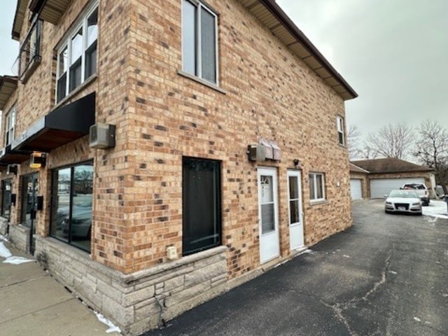 Building Photo - 915 E Oakton St