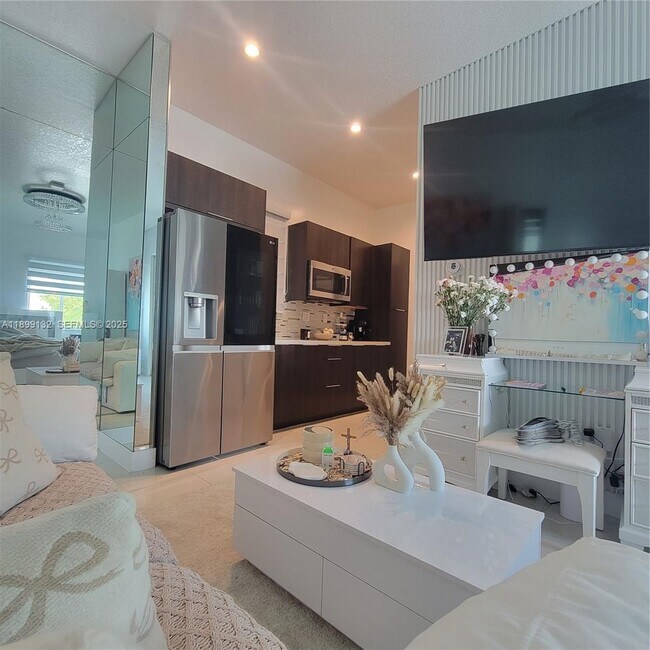 Building Photo - 10435 NW 66th St