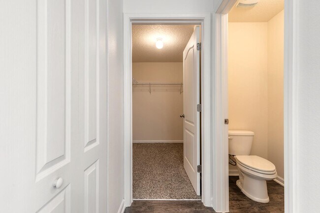 Building Photo - 109 Persimmon Dr