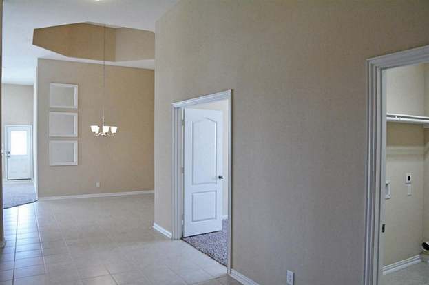 Building Photo - 2419 Doral Dr