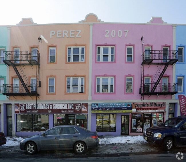 Building Photo - 919-923 Main Ave