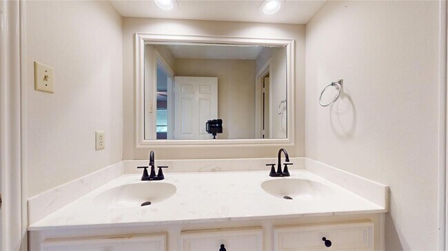 Building Photo - 18319 Arbor Terrace Dr