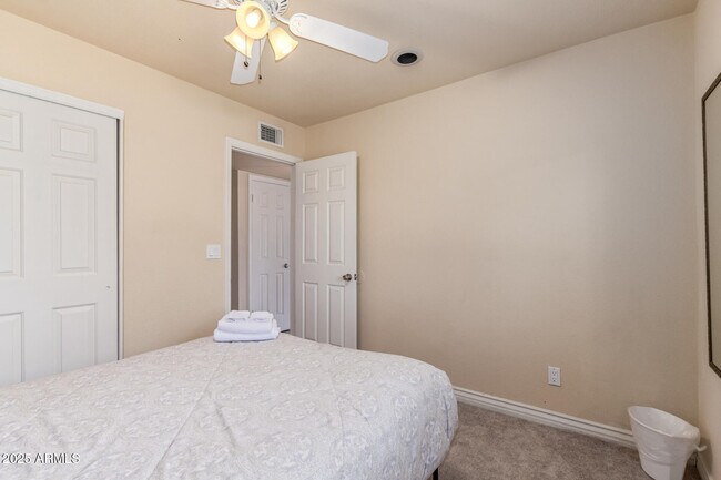 Building Photo - 6073 E Beck Ln