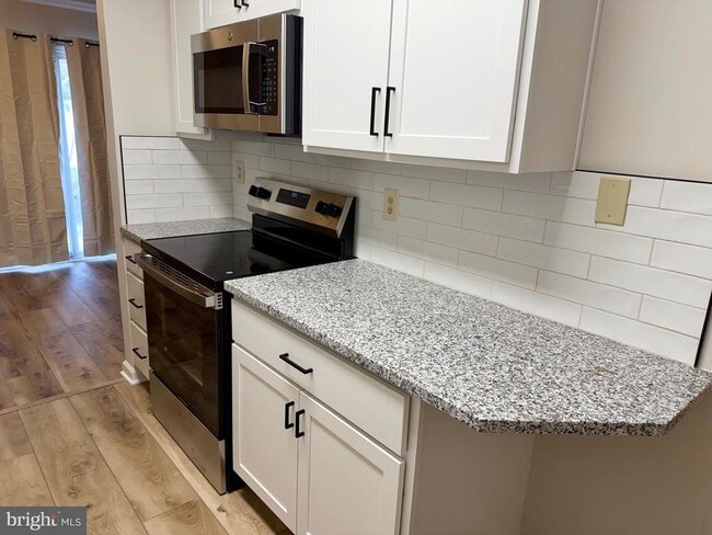 Building Photo - 405B Mulberry Cove