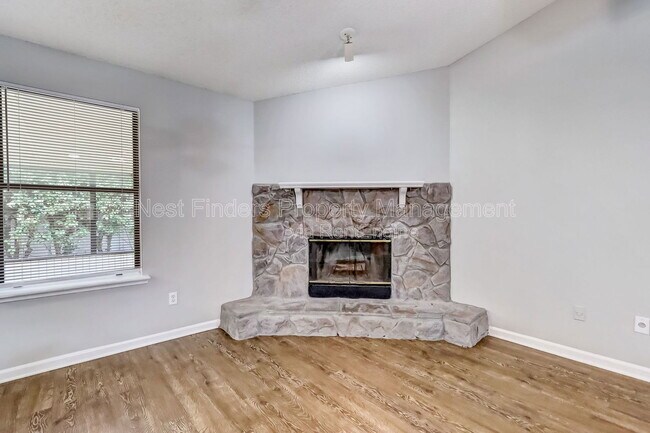 Building Photo - 10460 Roxbury Ln