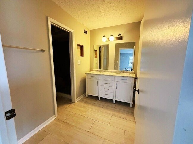 Building Photo - 2928 Parc Lorraine