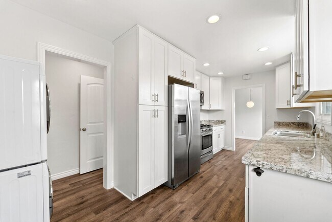 Building Photo - Recently Remodeled Home- MUST SEE!!!!!