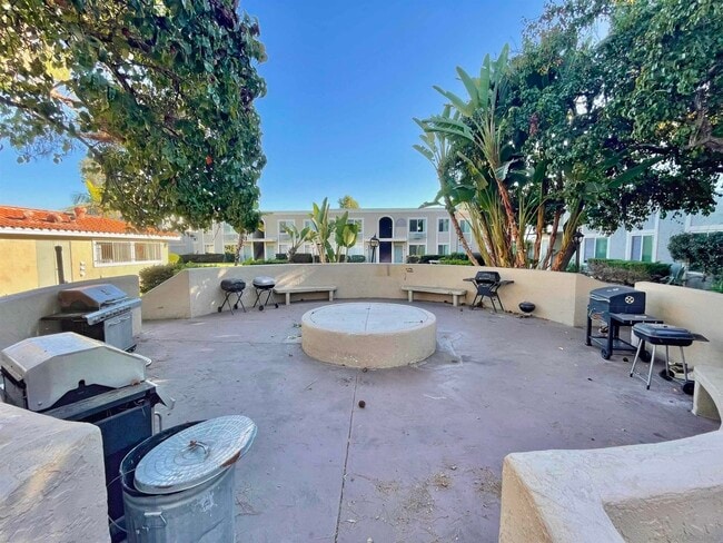 Building Photo - 1240 N Broadway