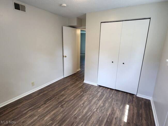 Building Photo - 7730 Ravenna Rd