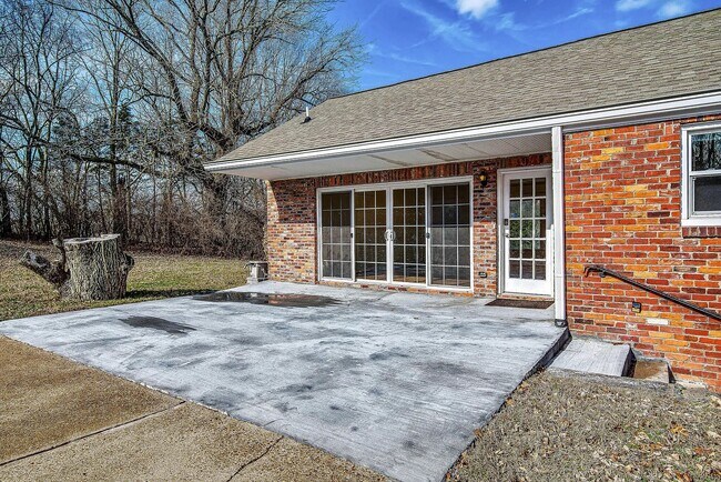 Building Photo - 3245 Kings Ln