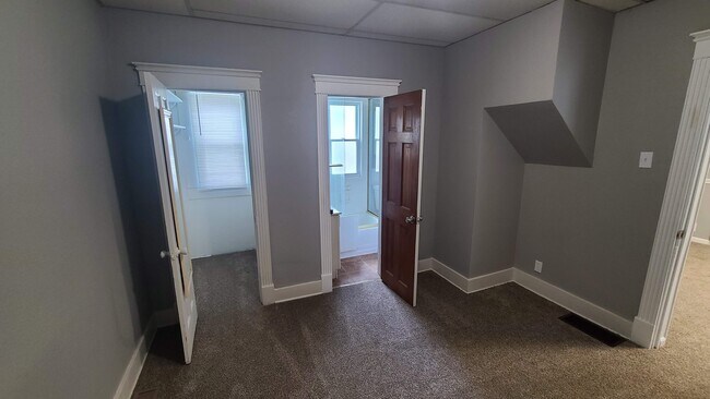 Building Photo - 112 S Crysler Ave