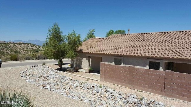 Building Photo - 10835 S Piety Hill Dr