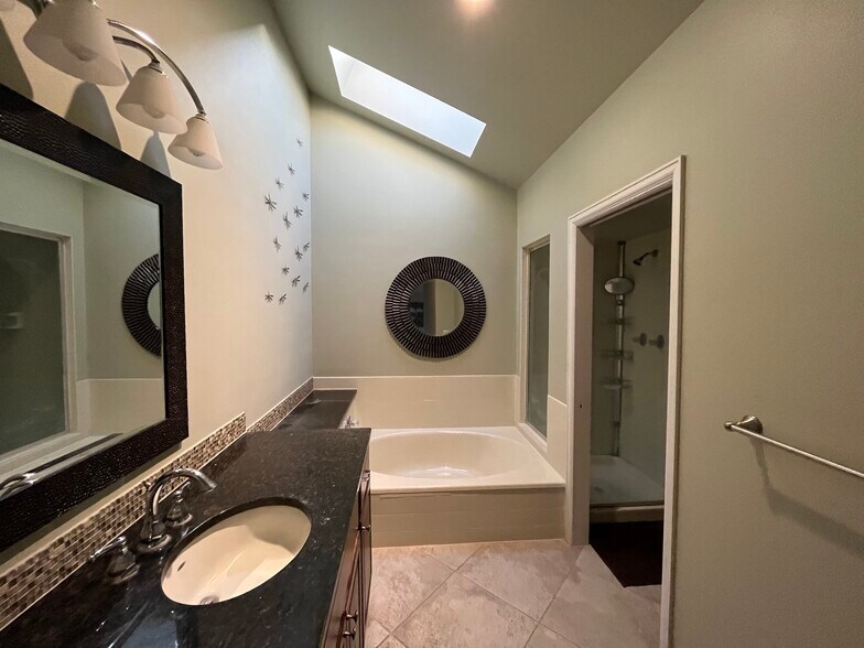 Building Photo - 2685 S Dayton Way