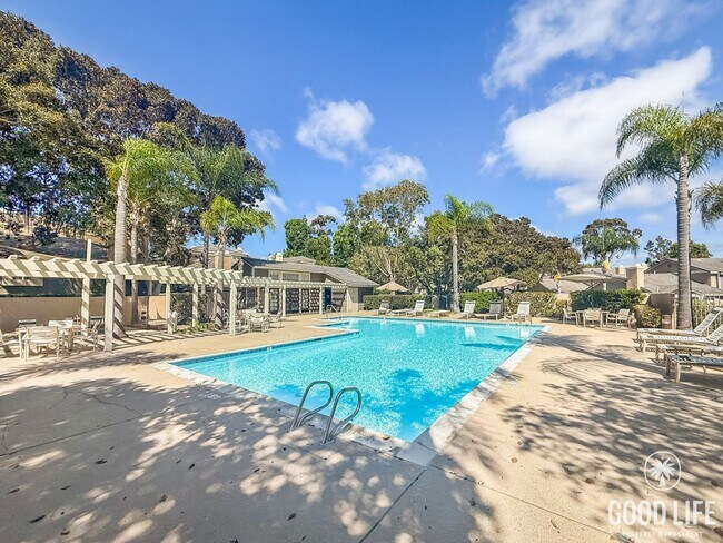Building Photo - Beautiful 2B/2.5BA Townhouse in Carmel Val...