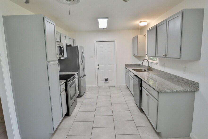 Building Photo - 309 E Wright Blvd