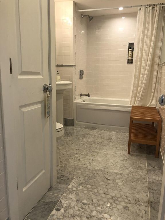 Building Photo - 30 Point Breeze Dr