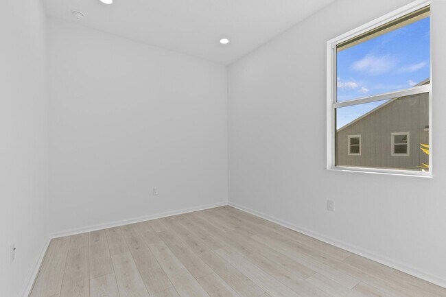 Building Photo - 4404 Longwood Lk Sq