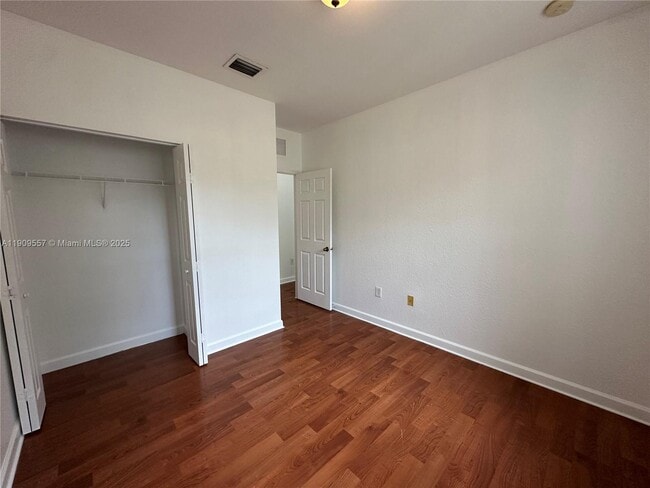 Building Photo - 3370 NE 14th Dr