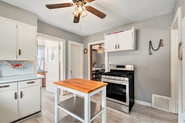 Building Photo - 932 Garfield Ave NW