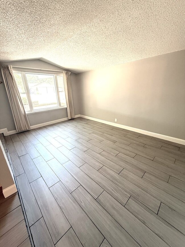 Building Photo - Charming 3 bedroom in NE Albuquerque. Osuna/San Pedro area near San Mateo. Refrigerated Air! 2 Ca...