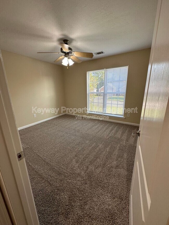 Building Photo - 2136 Sylvan Lake Dr