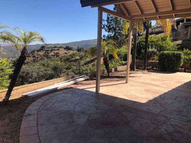 Building Photo - Charming 3 bdrm Crown Hills Home with Spectacular Views