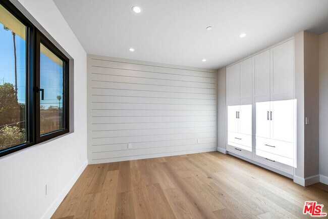 Building Photo - 12427 Cumpston St