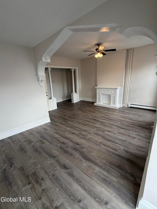 Building Photo - 365 Madison Ave