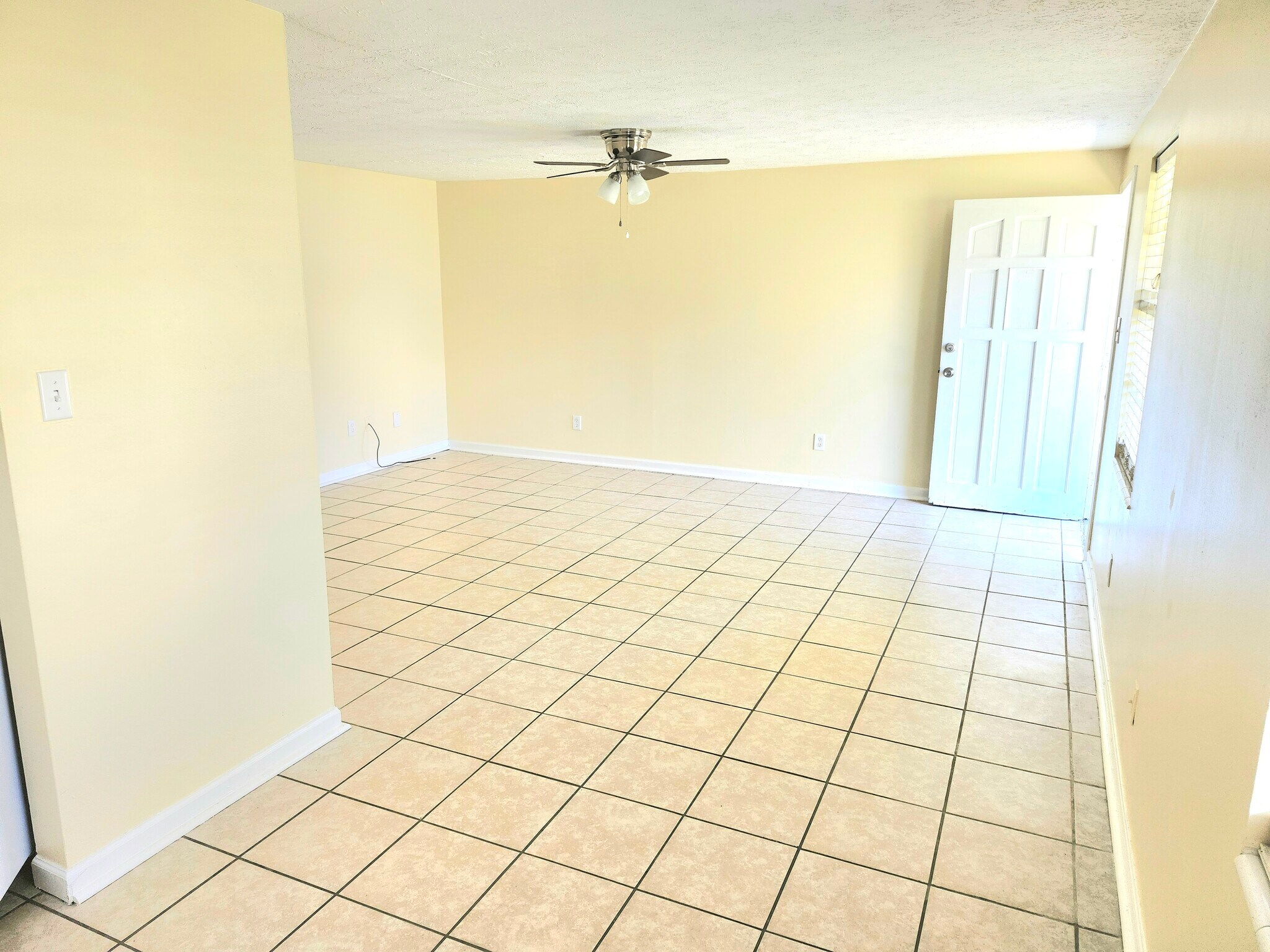 Living room and front door - 2701 beech st #a