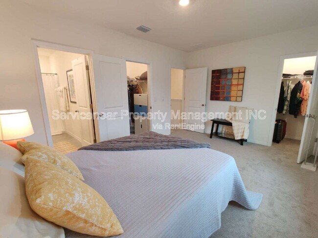 Building Photo - 32988 Major Oak Dr