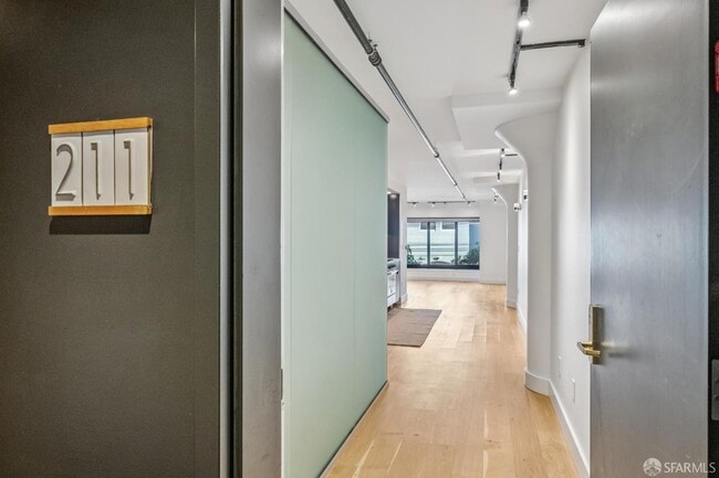 Building Photo - 1875 Mission St